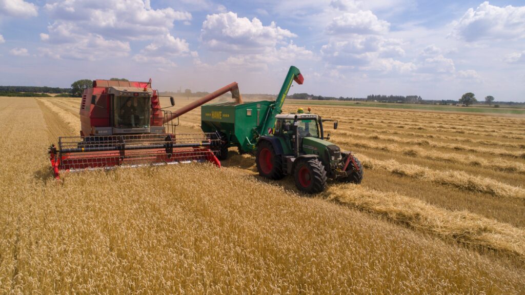 Rätt traktortillbehör och skördetröskor för ditt lantbruk